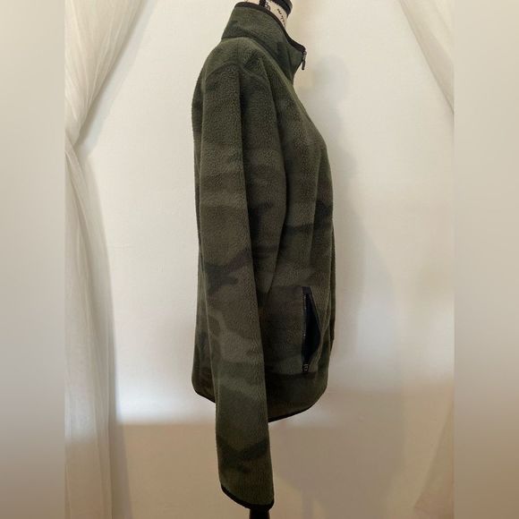 Abercrombie & Fitch Camouflage Sherpa Fleece Jacket - Picture 2 of 16
